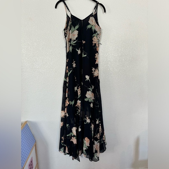 Lulus Dress Forum •Navy Floral Maxi Dress - Picture 7 of 8